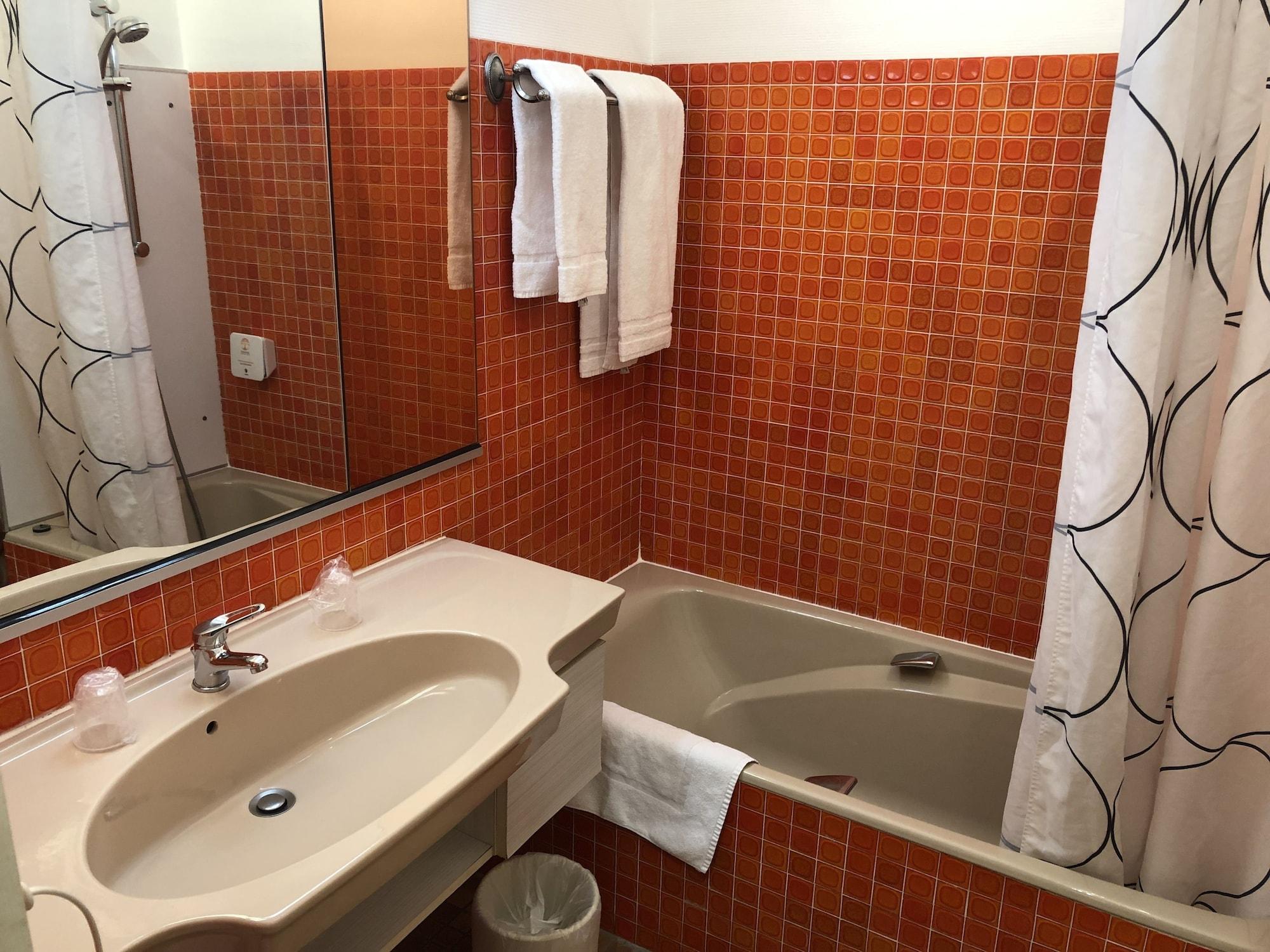 Adonis Lyon Est Hotel Artys Saint-Priest-en-Jarez Екстер'єр фото