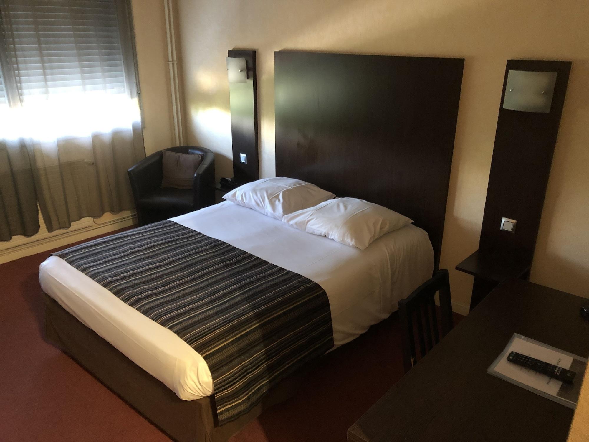 Adonis Lyon Est Hotel Artys Saint-Priest-en-Jarez Екстер'єр фото