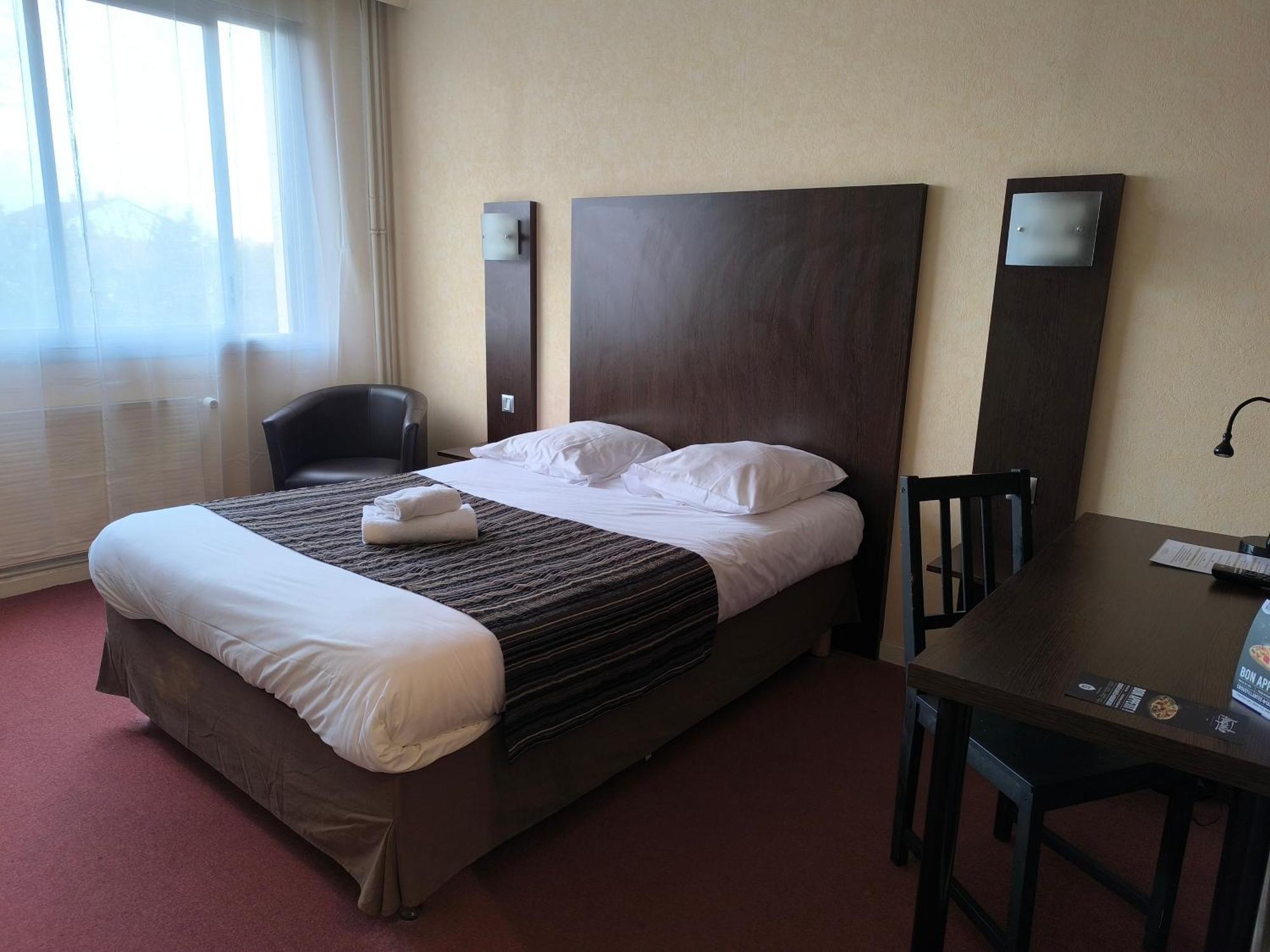 Adonis Lyon Est Hotel Artys Saint-Priest-en-Jarez Екстер'єр фото