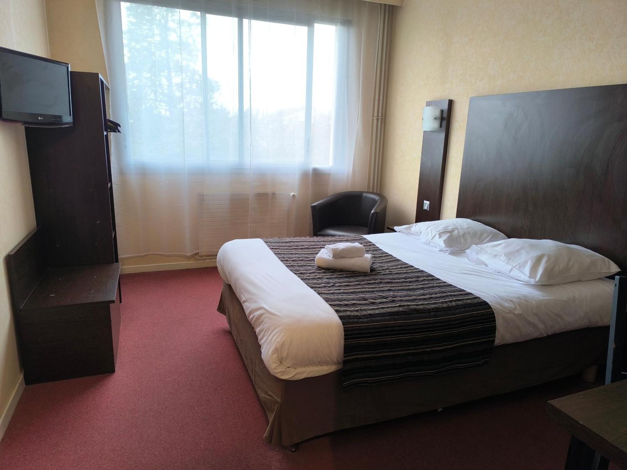 Adonis Lyon Est Hotel Artys Saint-Priest-en-Jarez Екстер'єр фото