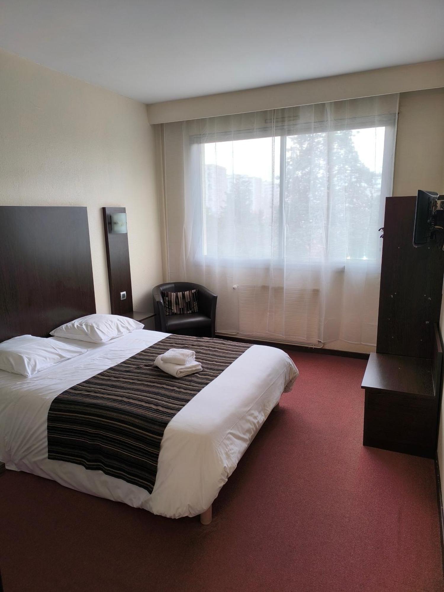 Adonis Lyon Est Hotel Artys Saint-Priest-en-Jarez Екстер'єр фото