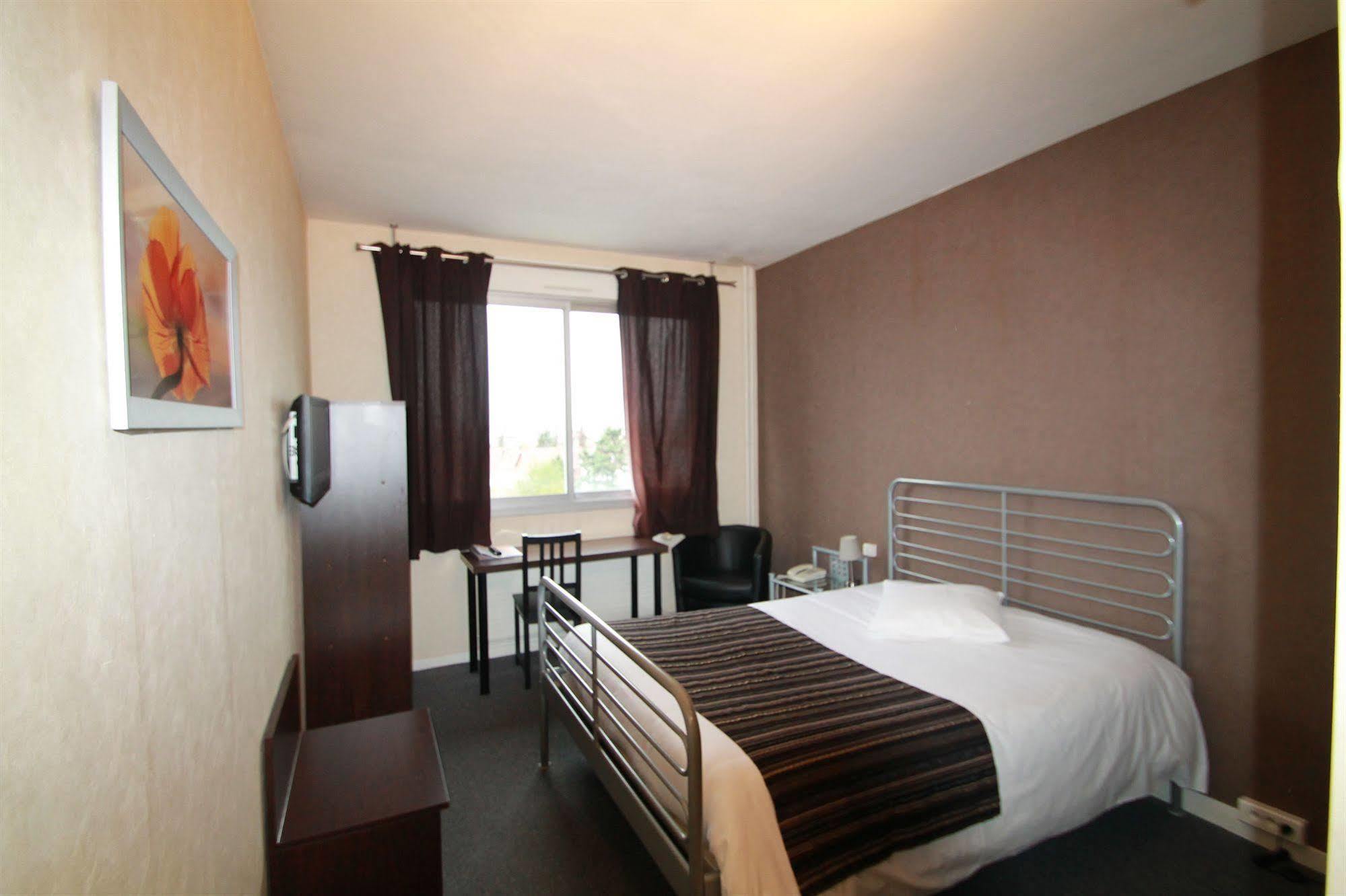 Adonis Lyon Est Hotel Artys Saint-Priest-en-Jarez Екстер'єр фото